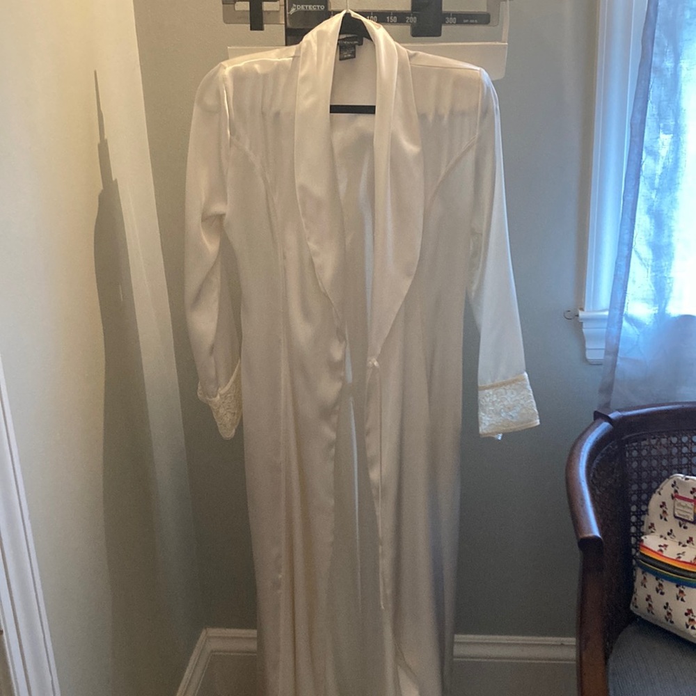 Jones New York Woman’s Robe